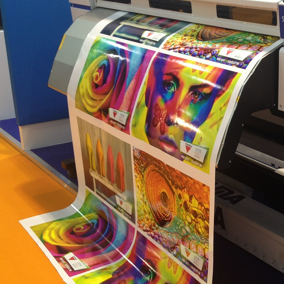 Цифровая цветная. Широкоформатная печать. Типография печать. Цифровая печать. Цифровая машина для печати.